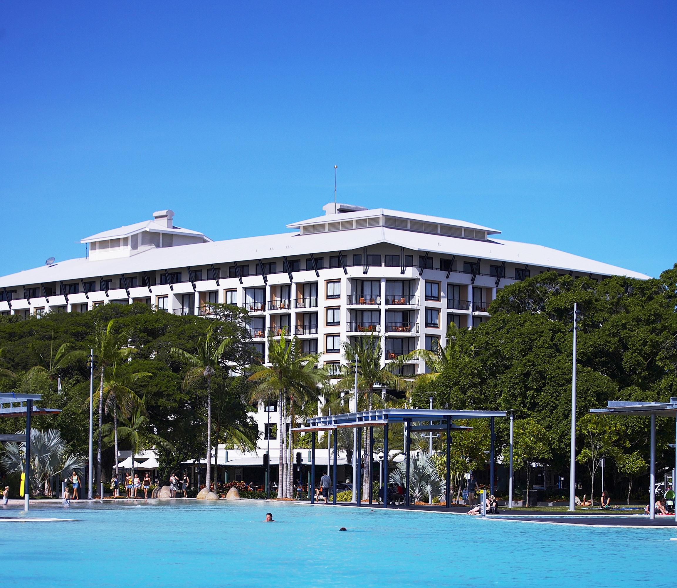 Mantra Esplanade Hotel Cairns Exterior foto